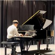 ¿Te gustaría que tus hijos aprendieran a tocar el piano? Soy Iker, estudiante de último curso de conservatorio con más de 11 años de experiencia en la música